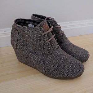 Toms houndstooth desert wedge 8